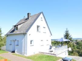 Peaceful Holiday Home in Rascheid near Forest, holiday rental in Geisfeld