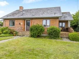 Beautiful Home In Bredebro With Wifi