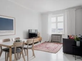 Premium 7th Floor Apartment with Sea View & Historic District