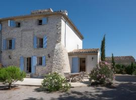 L'ancien pigeonnier - piscine, Hotel in Trèbes
