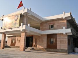 Sarvjanik Hindu Dharamshala โรงแรมในJāmb