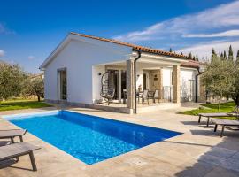 Oliva Serenity Pool Apartment, hotel v destinaci Pomer