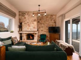 Xrisaetos Cozy Mountain Retreat with Stunning View By Greece Apartments, hotel i Kernitsa