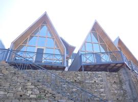 Alpine Vista Wellness & Resort – hotel w mieście Gupta Kāshi