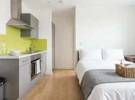 Modern Central Newcastle Studio w Kitchen & WiFi