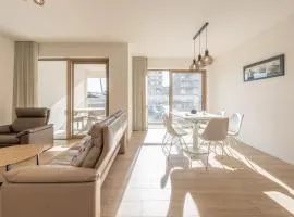Modern 2Bedroom Apartment W Balcony Near the Beach