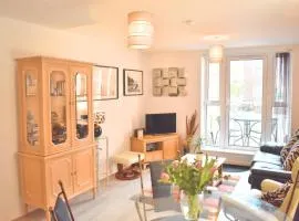 Chichester City Centre 2 Bedroom Flat I Ground Floor with Underground Parking I Chichester Holiday Properties