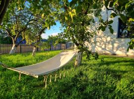 W Małym Sadzie, отель в городе Dobra