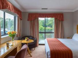 Lakeside International Hotel โรงแรมในแคมเบอร์ลีย์