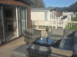 Thurston Manor Holiday Park - Woodlands 1, Hotel in Innerwick