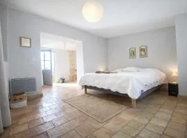 Studio Est - 30 m2 Domaine viticole Château Barbebelle - Jardin & Boulodrome partagés