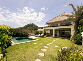 Irama Surf Villas - Private Pool Villas at Yoyos – hotel w mieście Sekongkang