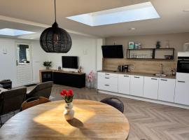 Cosy lodge in beautiful walking and cycling surroundings، فندق في إب