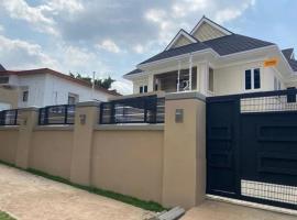 The Continental Suites Lekki - Highly Secured with 24hrs Power, Hotel in Lekki