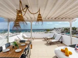 Ocean View Penthouse - Central Location - 100m to the Beach