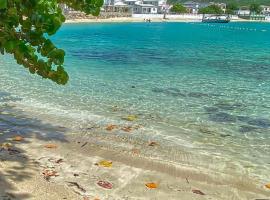 Bungalow tout confort petite plage, hotel v destinaci Grand Case