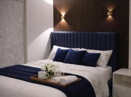 Deluxe 5 bedroom house in Harrow, Parking, 25mins to Central London, viešbutis mieste Hatch End