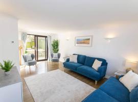 Rockpool Sleeps 8 Seaside Retreat Walk to Beach, hotelli kohteessa Croyde