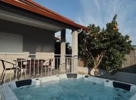 Zouf House Luxury Stay with Jacuzzi