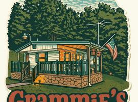 Grammie's Cozy Lakefront Cabin, Hotel in Bean Station