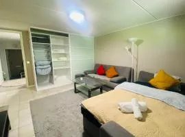 Cozy private room with free parking and sauna