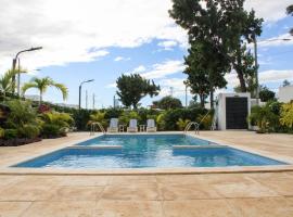 New Home - Gated - Pool - AC Entire Home, Hotel in Nindirí