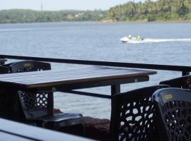 Aghanashini River Retreats, מלון בKumta