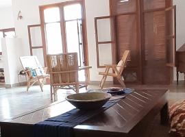 Let it Be – hotel w mieście Ndiébène