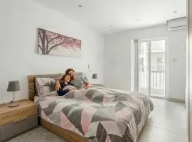 Modern 3-Bedroom Apartment in Sliema Near Promenade and Ferries