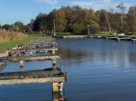 Heerlijk chalet Wetterwille aan een groot meer