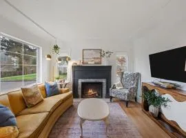 Camas Getaway Near Downtown Big Windows