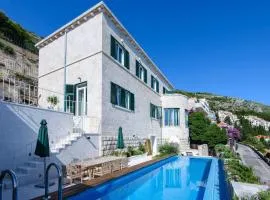 Luxury Villa Castello Dubrovnik with pool & sauna near Old Town