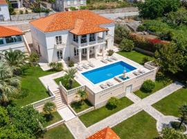 Luxury Villa Dubrovnik La Villa with Pool, hotel i Trsteno