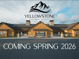Yellowstone Springs Resort، فندق في آيلاند بارك
