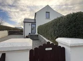 Seaside Cottage & Sauna at An Acre By The Sea