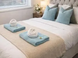 Large 4 bedroom house for Contractors, Large groups or Retreat sleeps 8 people in Durham