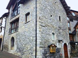 HOTEL EL Alboroque, hotel in Tramacastilla de Tena