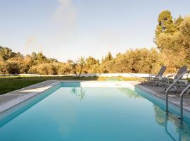 Eight Olives Luxury Villas-Private Pool, hotel a Kriopigi