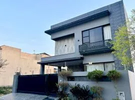 Modern Luxury Villa, 4 Bedrooms, Near DHA Raya