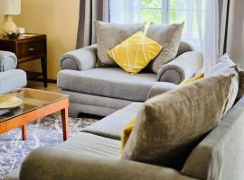 Bonvue Soufrière 2BR Town Center Walk to Shops & Beach, hotel di Soufrière