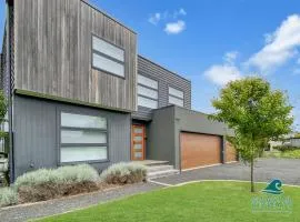 The Horizon on Clayley Luxury 5BR Oceanview Retreat)