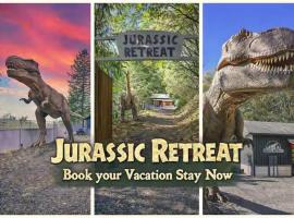 Spring Break Promos - LifeSize Dinos, 4BR, HotTub, Hotel in Washougal