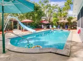 Sun-Soaked Studio w/ Pool Access in Lake Worth!
