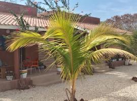 Villa 110m2 sur terrain 500m2 - SUITE DOUBLE - Salon, hotel a Ndangane