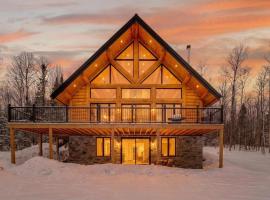 Kanata Tremblant Ultra Luxury Modern Oasis、Saint-Rémi-dʼAmherstのホテル