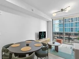 Central Downtown Condo with Pool and Gym