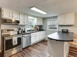 4 Mi to Downtown Madison Getaway with EV Charger!