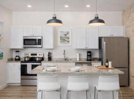 Luxury Downtown 2 Bedroom Flat, viešbutis mieste Neenah