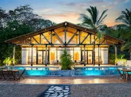 Playa Laska - Oceanfront Escape with Infinity Pool