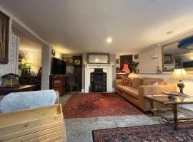 Historic Charm Garden Flat Adjoining Central Park